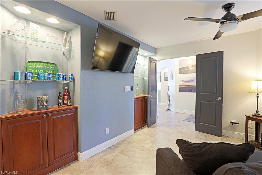 1579 Whispering Oaks Cir Property Photo 24