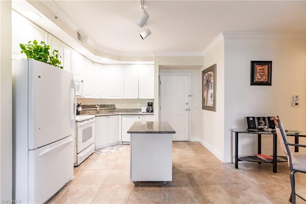2825 Palm Beach Blvd # 203 Property Photo 5