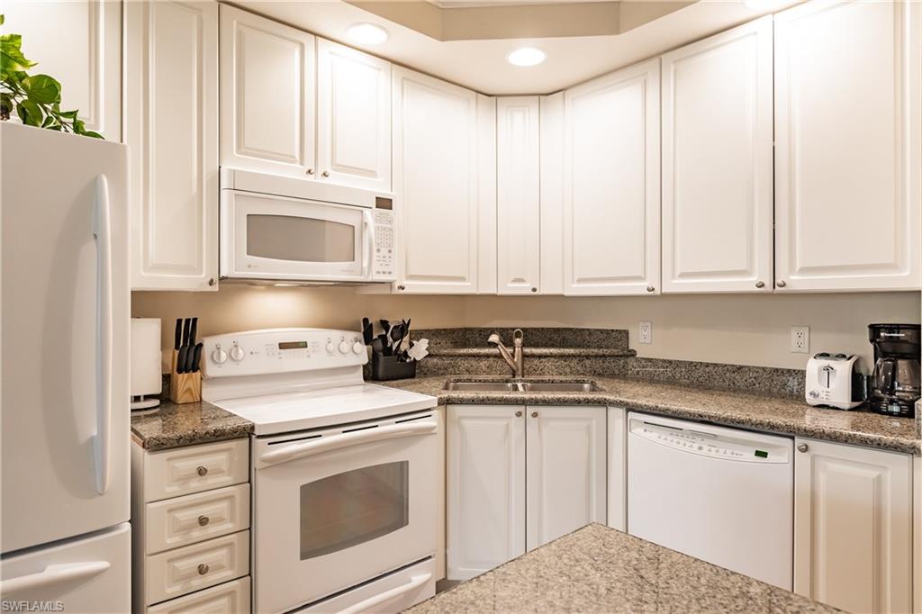 2825 Palm Beach Blvd # 203 Property Photo 7