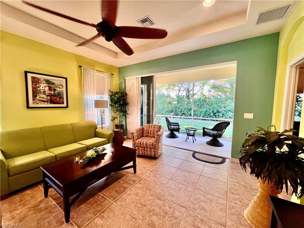 15039 Sea Crest Blvd Property Photo 5