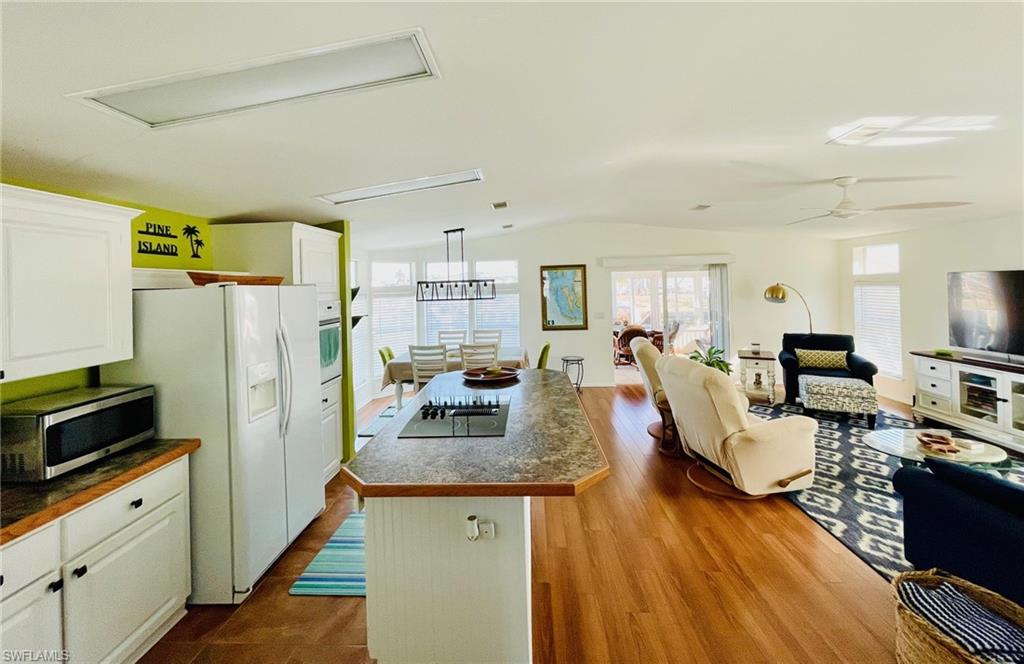 3096 Harpoon Ln Property Photo 3