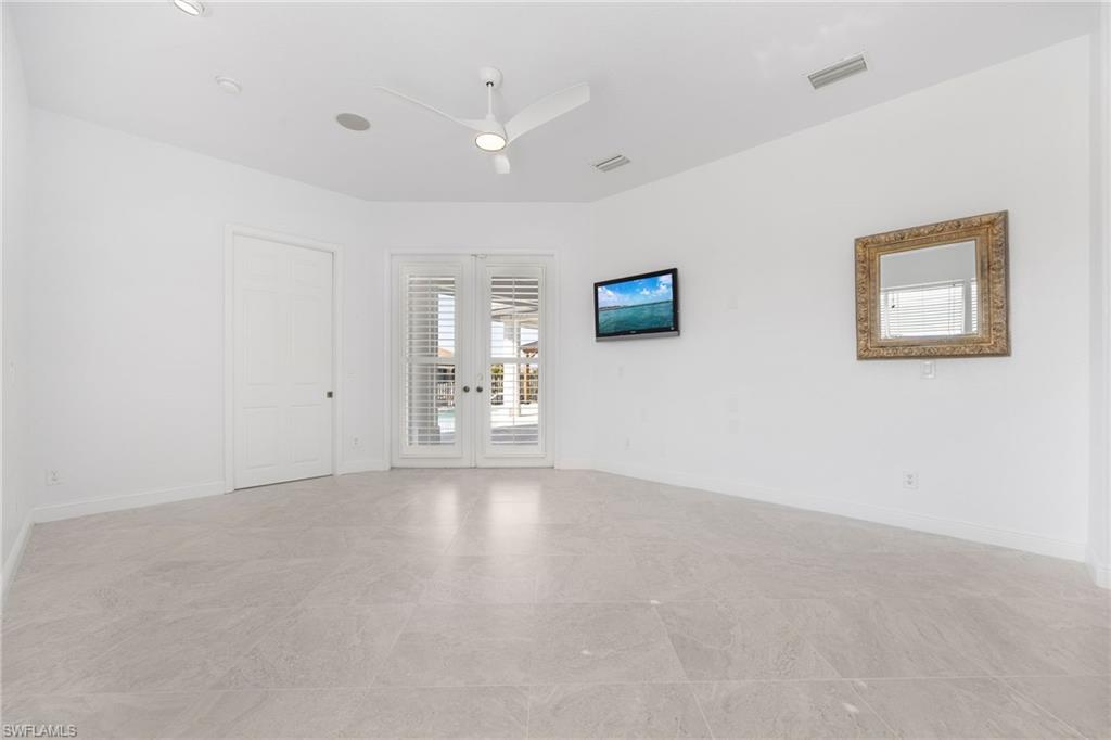 726 Nw 38th Pl Property Photo 6