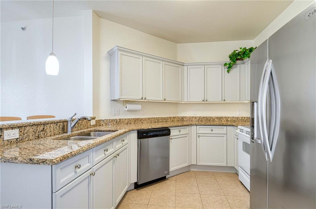 10041 Lake Cove Dr # 202 Property Photo 2