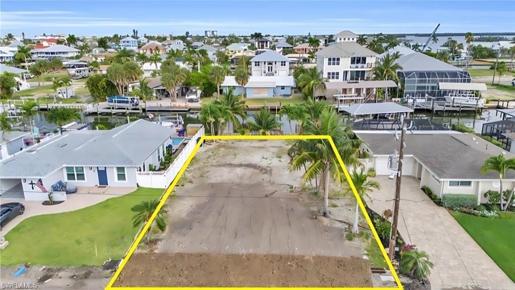 231 Albatross St Property Photo 7