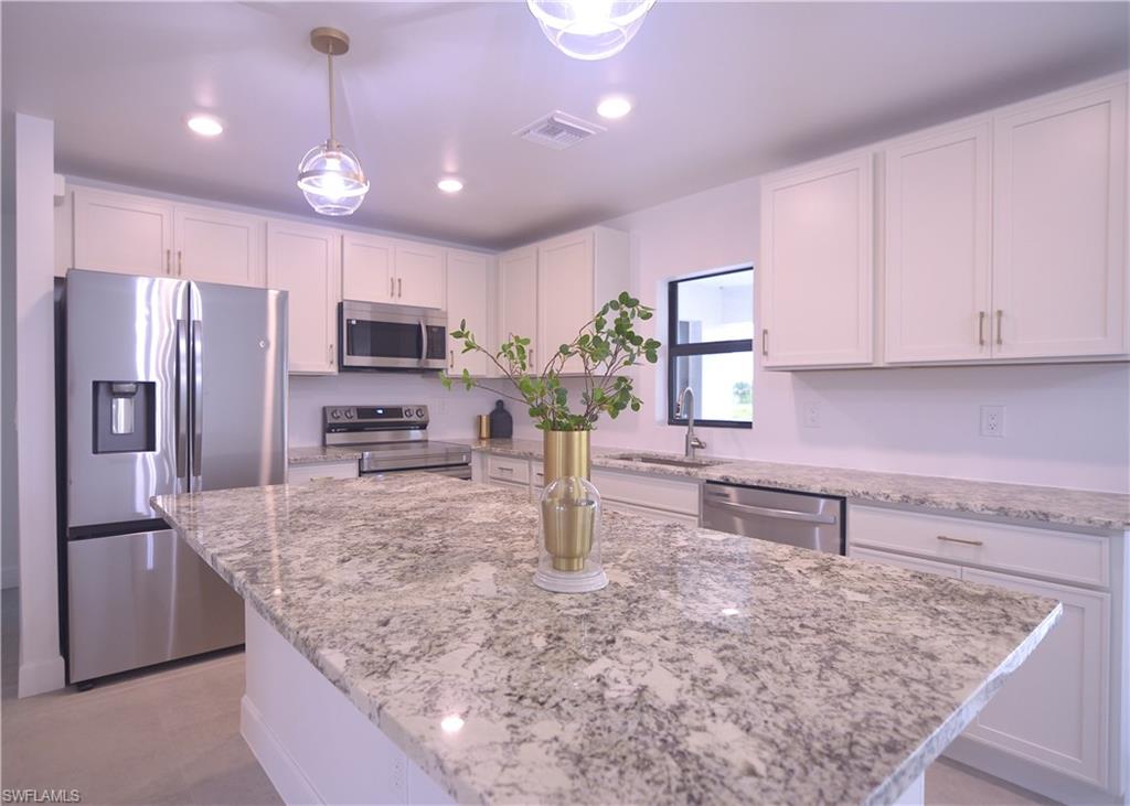1711 Irving Ave Property Photo 1