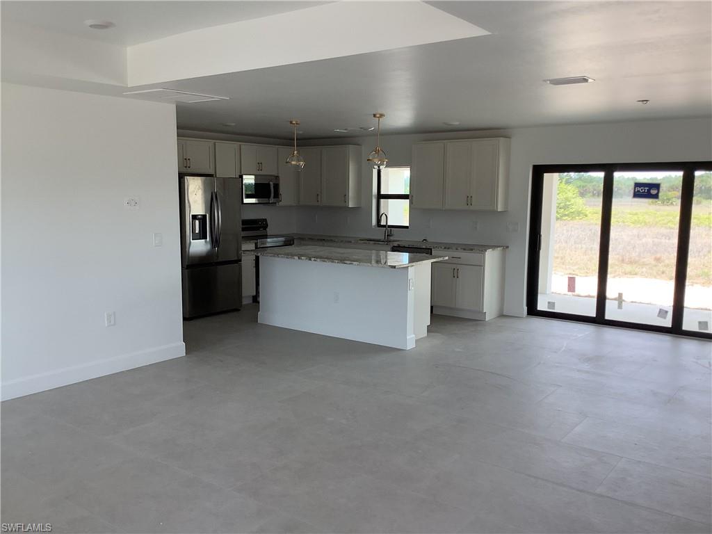 1711 Irving Ave Property Photo 8