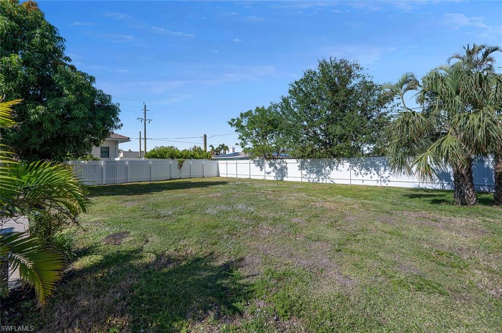 1023 Illinois Dr Property Photo 2