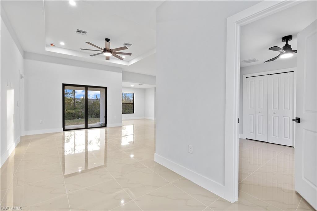 456 Mercedes Ct Property Photo 6