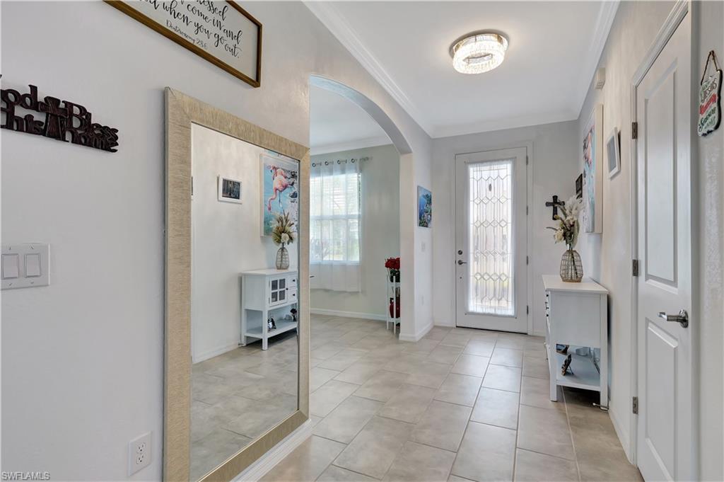 2122 Hamlin St Property Photo 3