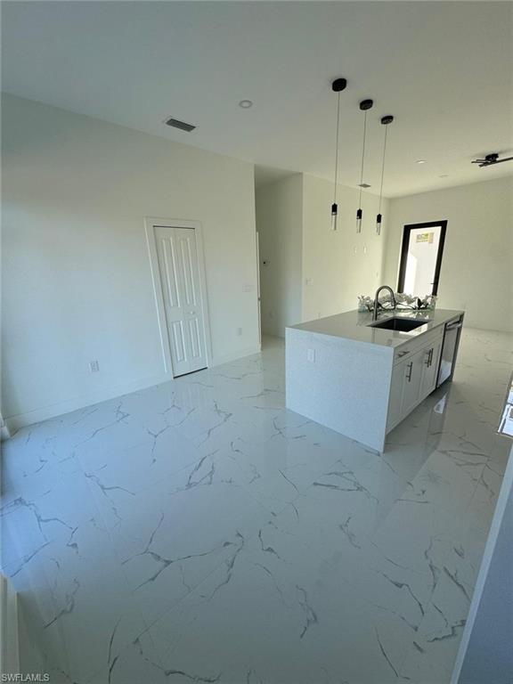 1115 Cumming St E Property Photo 7