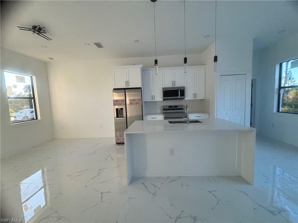 1115 Cumming St E Property Photo 10