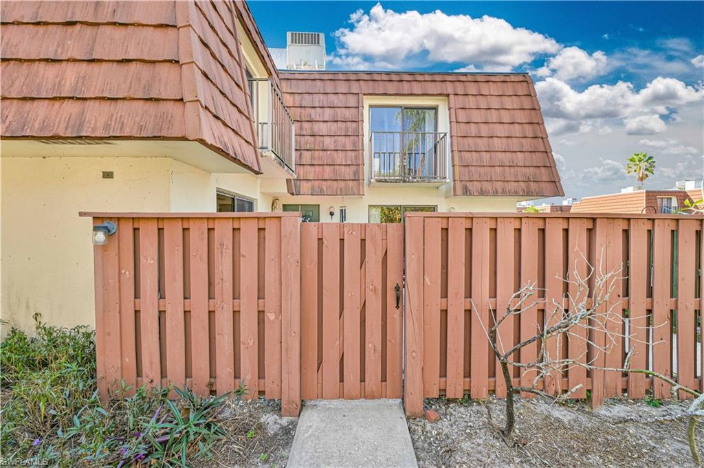 5243 Cedarbend Dr # 2 Property Photo 3