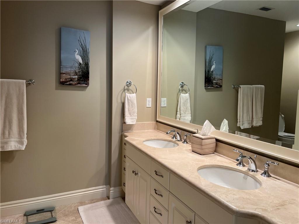 5068 Annunciation Cir # 4211 Property Photo 10