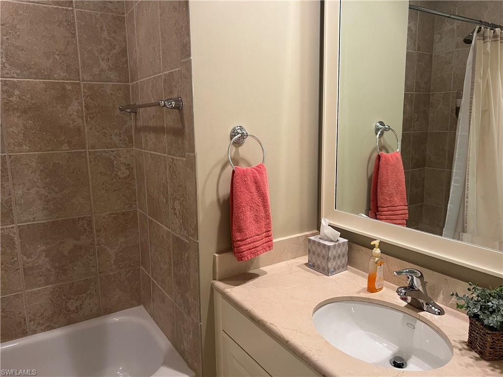 5068 Annunciation Cir # 4211 Property Photo 12
