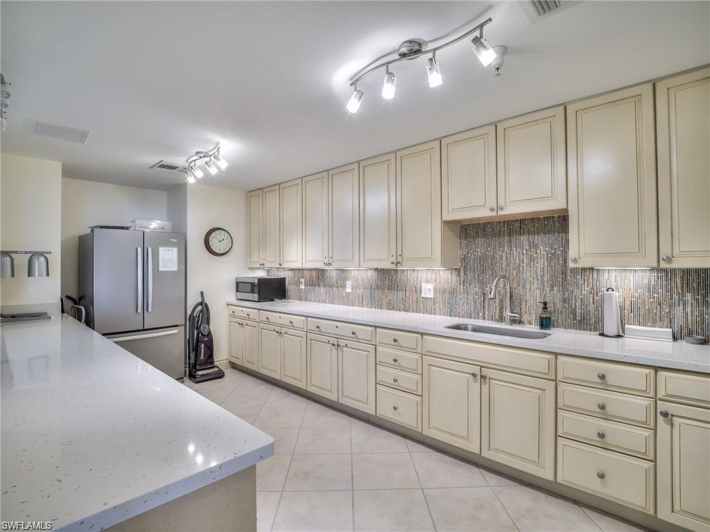 4137 Bay Beach Ln # 556 Property Photo 40