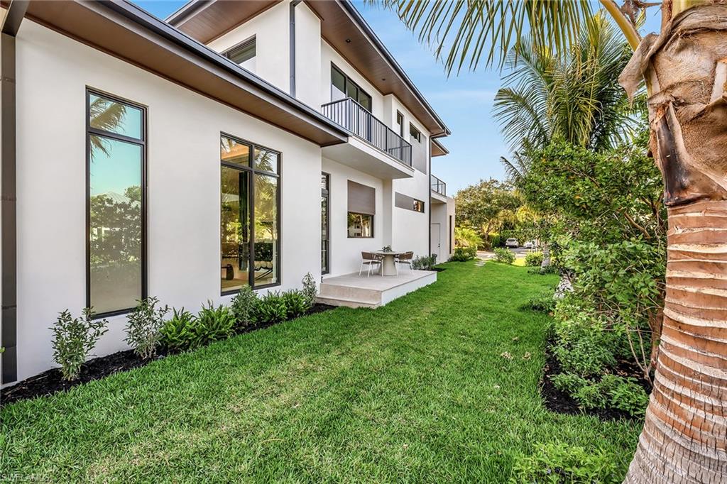 788 7th Ave N Property Photo 3