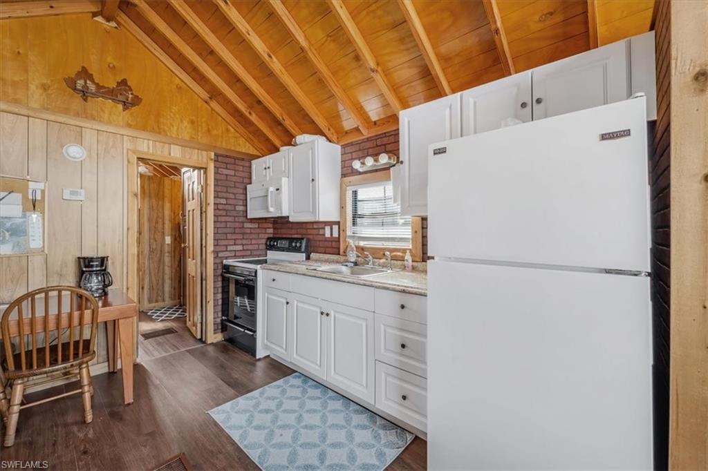 825 Copeland Ave S # 20 Property Photo 16