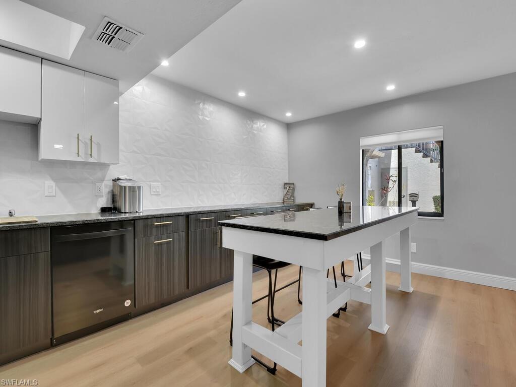 610 Sw 47th Ter # 2 Property Photo 8