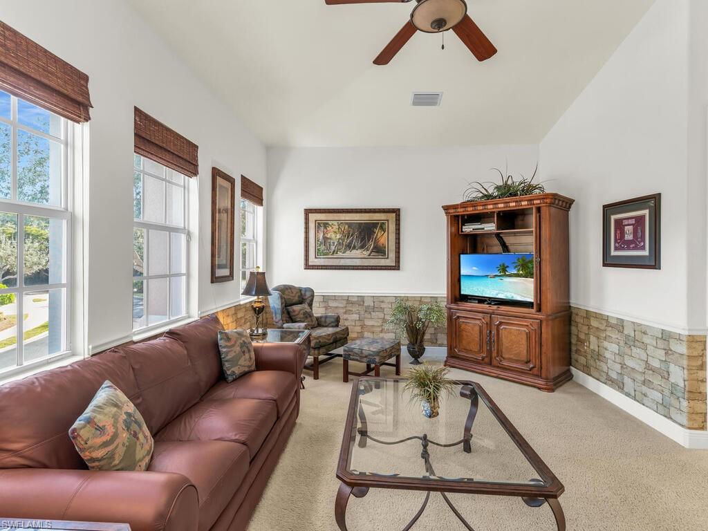 7869 Hawthorne Dr # 303 Property Photo 10