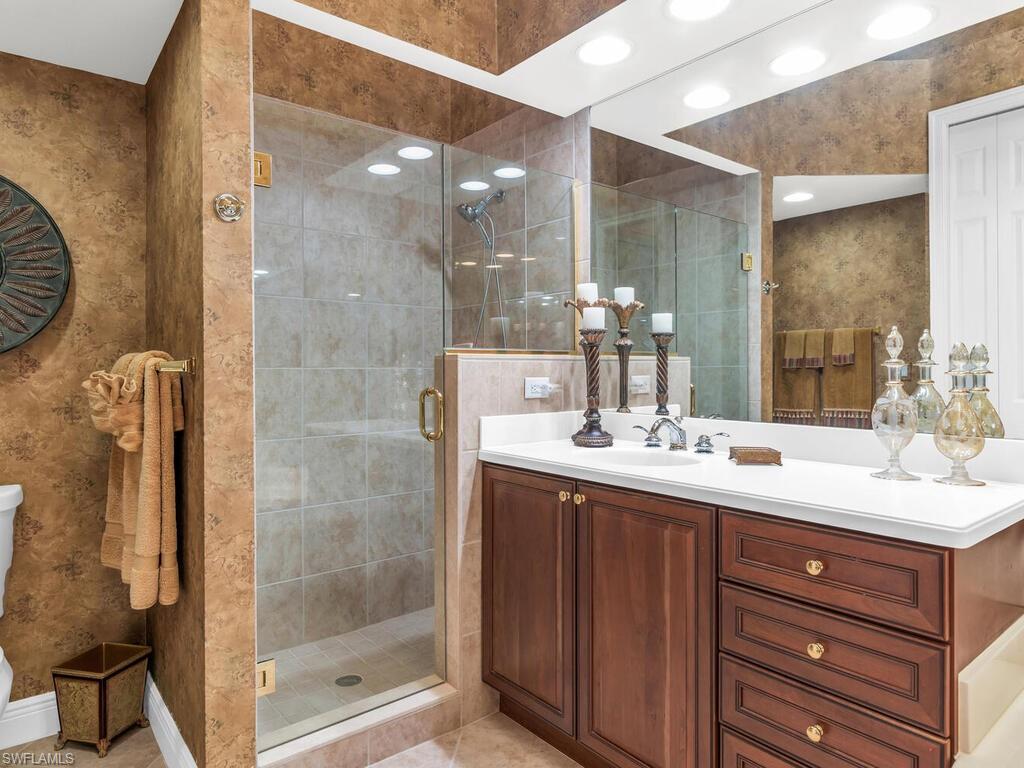 7869 Hawthorne Dr # 303 Property Photo 25