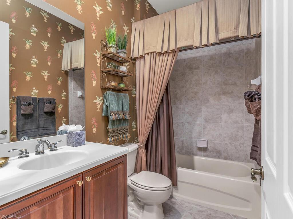7869 Hawthorne Dr # 303 Property Photo 28