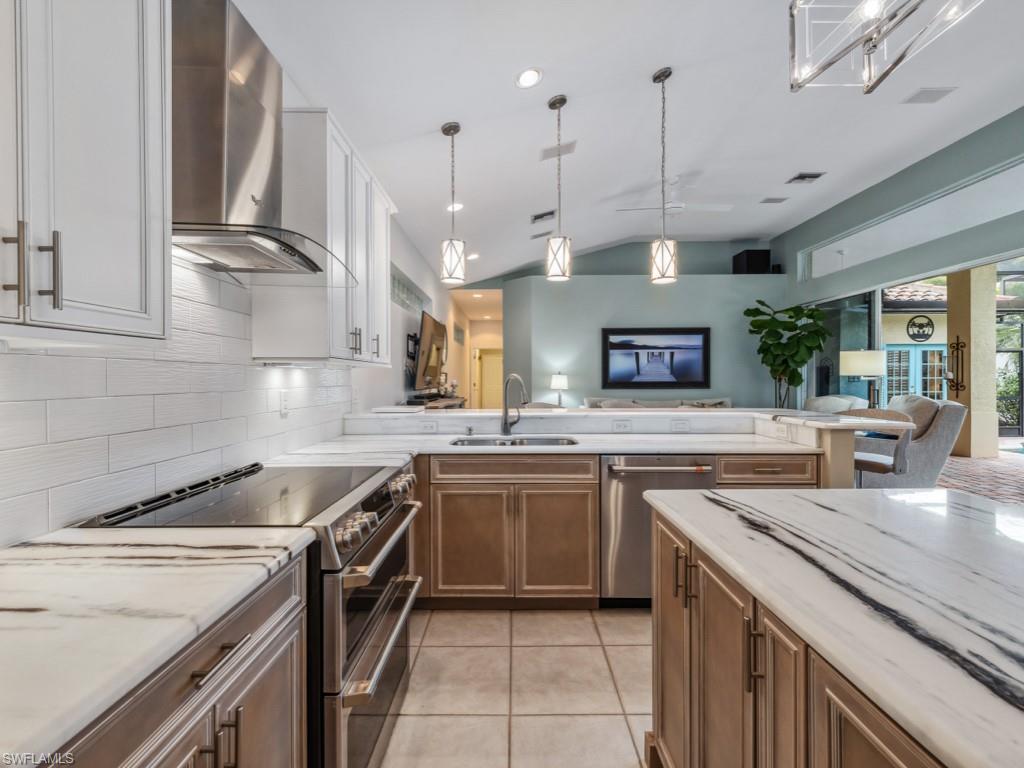 25078 Pinewater Cove Ln Property Photo 12