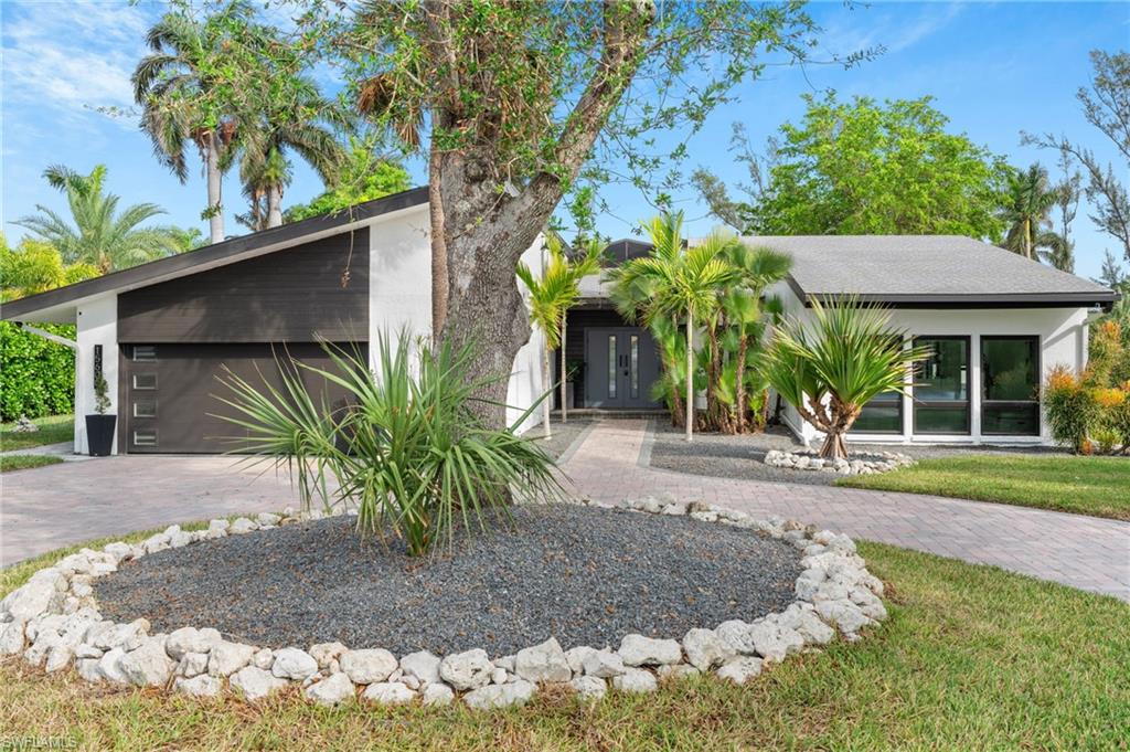 15600 Light Blue Cir Property Photo 2