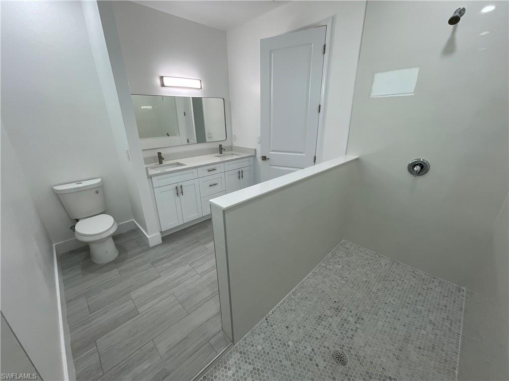 818 Chemstrand St E Property Photo 10