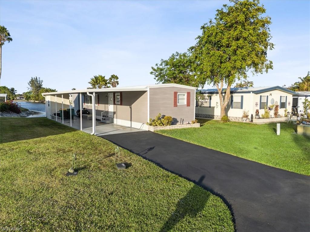 455 Cape Florida Way Property Photo 2