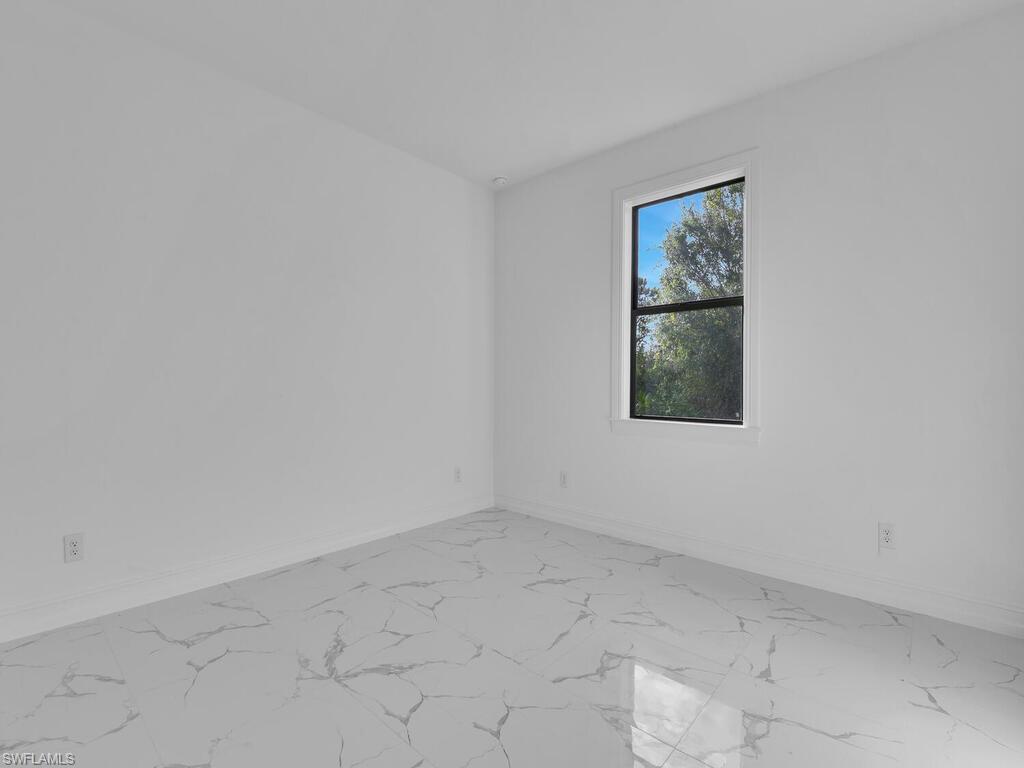2507 49th St W Property Photo 22