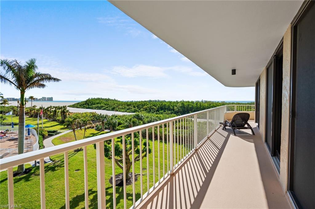 440 Seaview Ct # 311 Property Photo 2