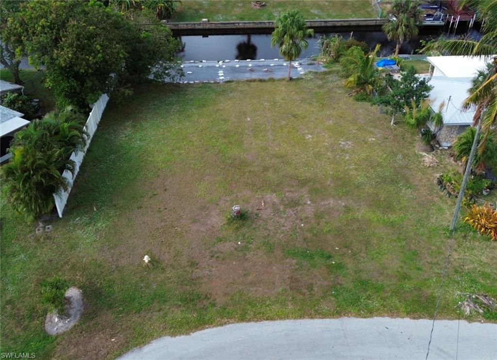 995 April Ln Property Photo 4