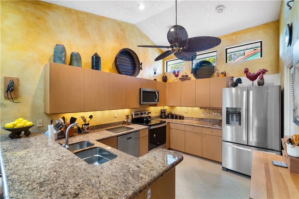 2206 Anchorage Ln # D Property Photo 8