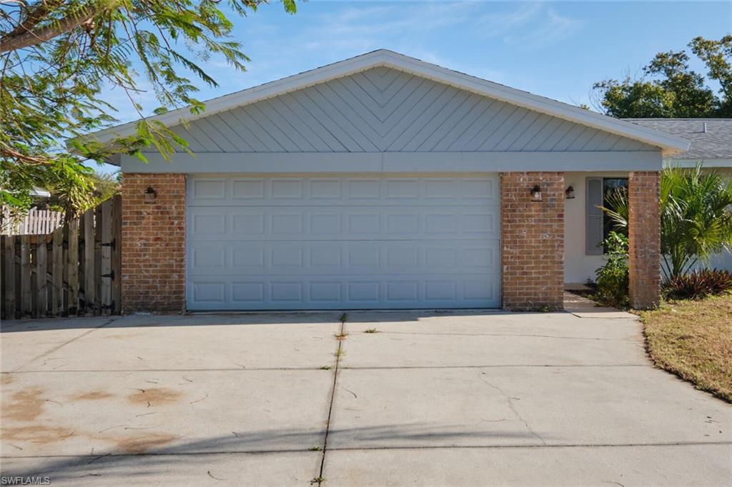 1374 Harbor View Dr Property Photo 2