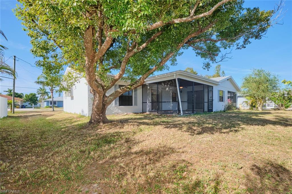 1374 Harbor View Dr Property Photo 5