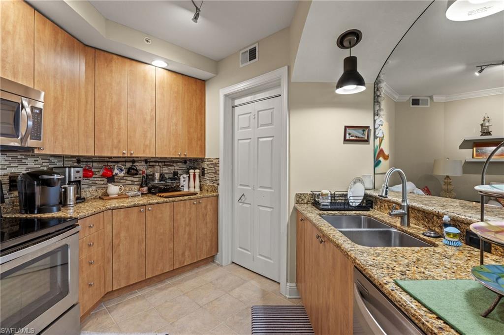 2825 Palm Beach Blvd # 508 Property Photo 4