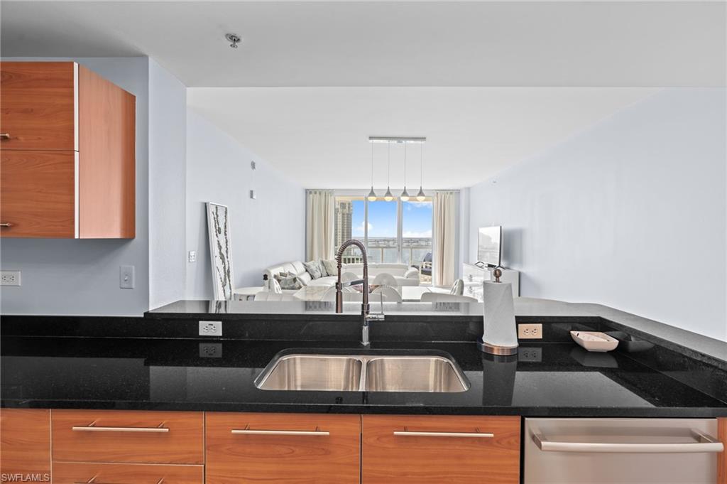 3000 Oasis Grand Blvd # 1101 Property Photo 17