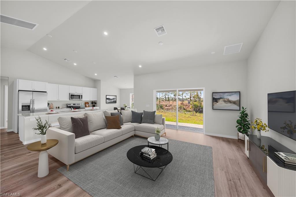 3340 Garden Blvd Property Photo 4
