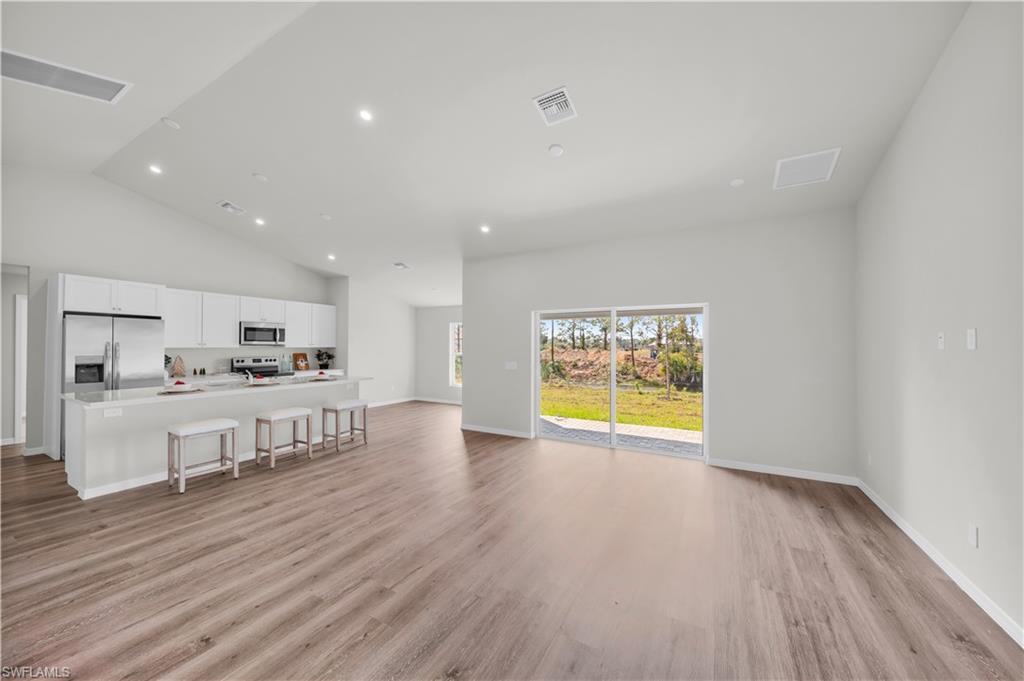 3340 Garden Blvd Property Photo 6