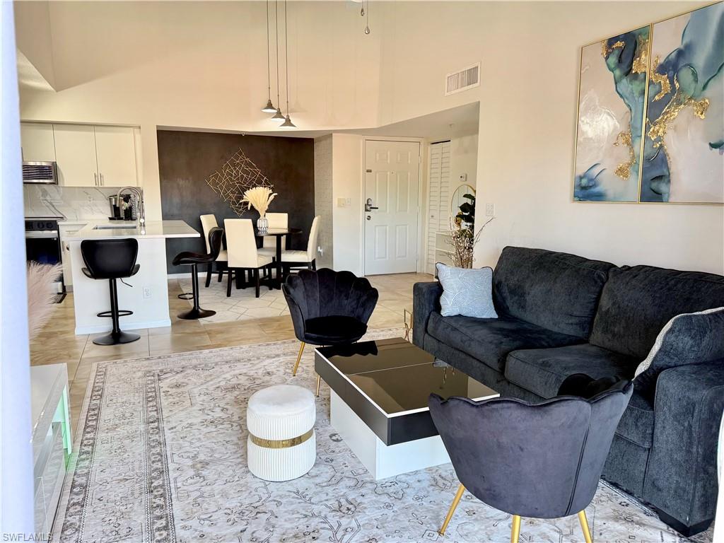 1265 Wildwood Lakes Blvd # 303 Property Photo 3