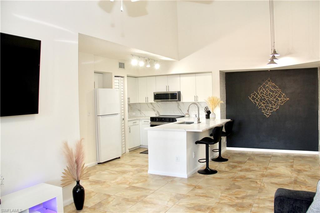1265 Wildwood Lakes Blvd # 303 Property Photo 8