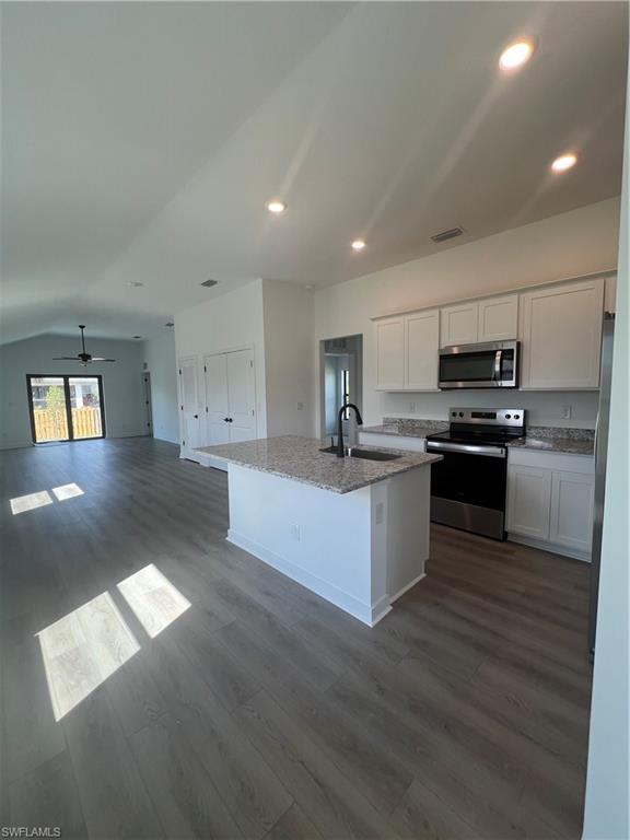 336 Parkdale Blvd Property Photo 2