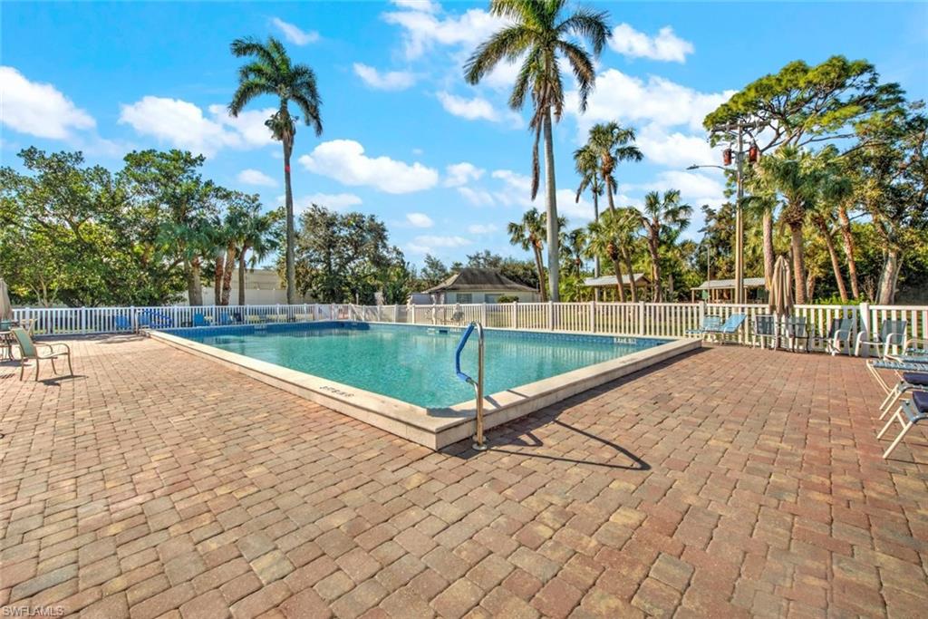 1418 Tropic Ter Property Photo 2