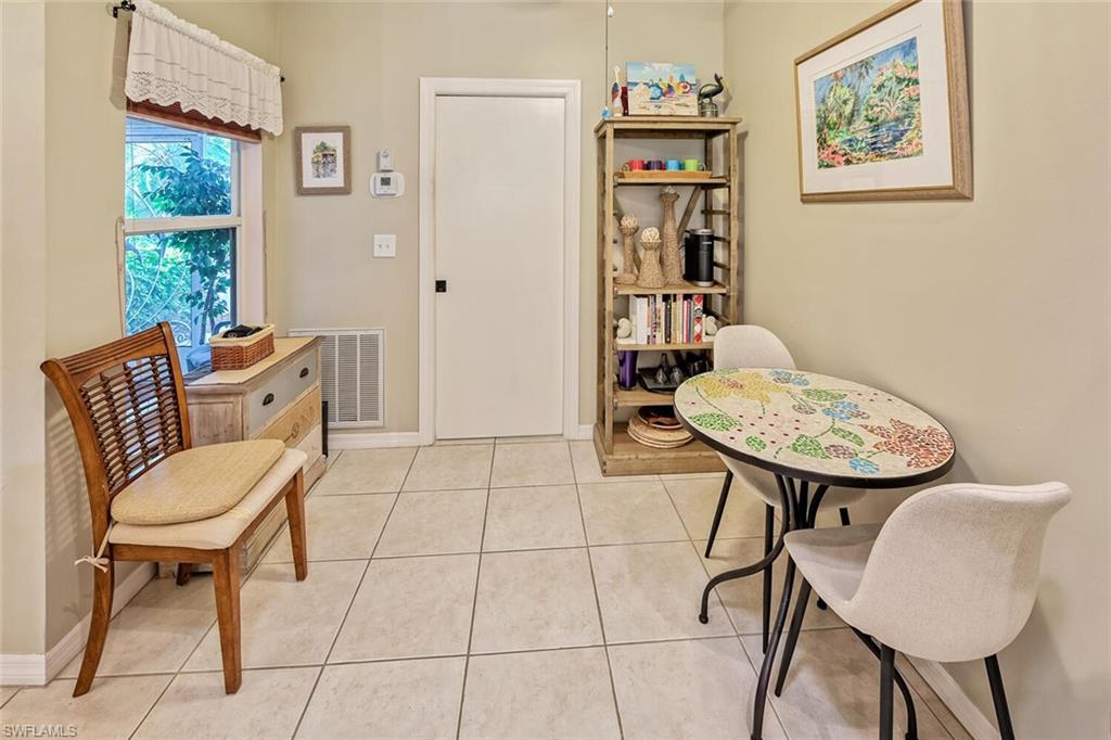 3728 Stone Way Property Photo 8