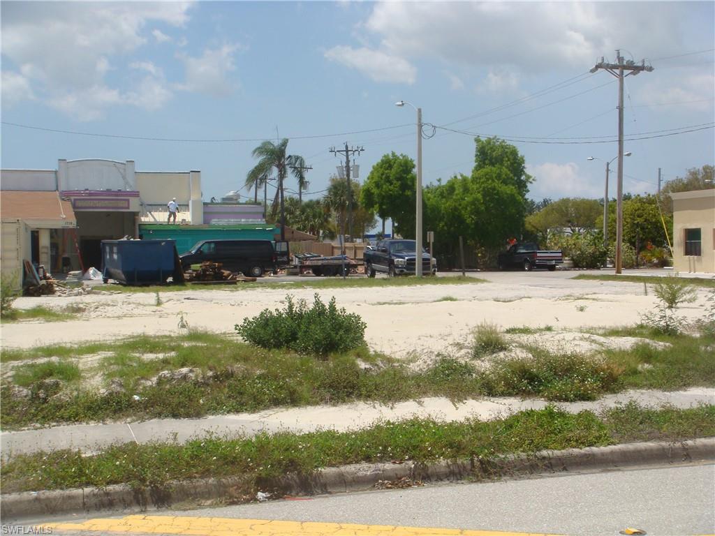 1725 Cape Coral Pky E Property Photo 6