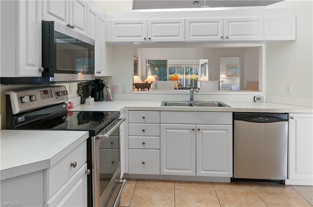 21685 Sungate Ct Property Photo 4