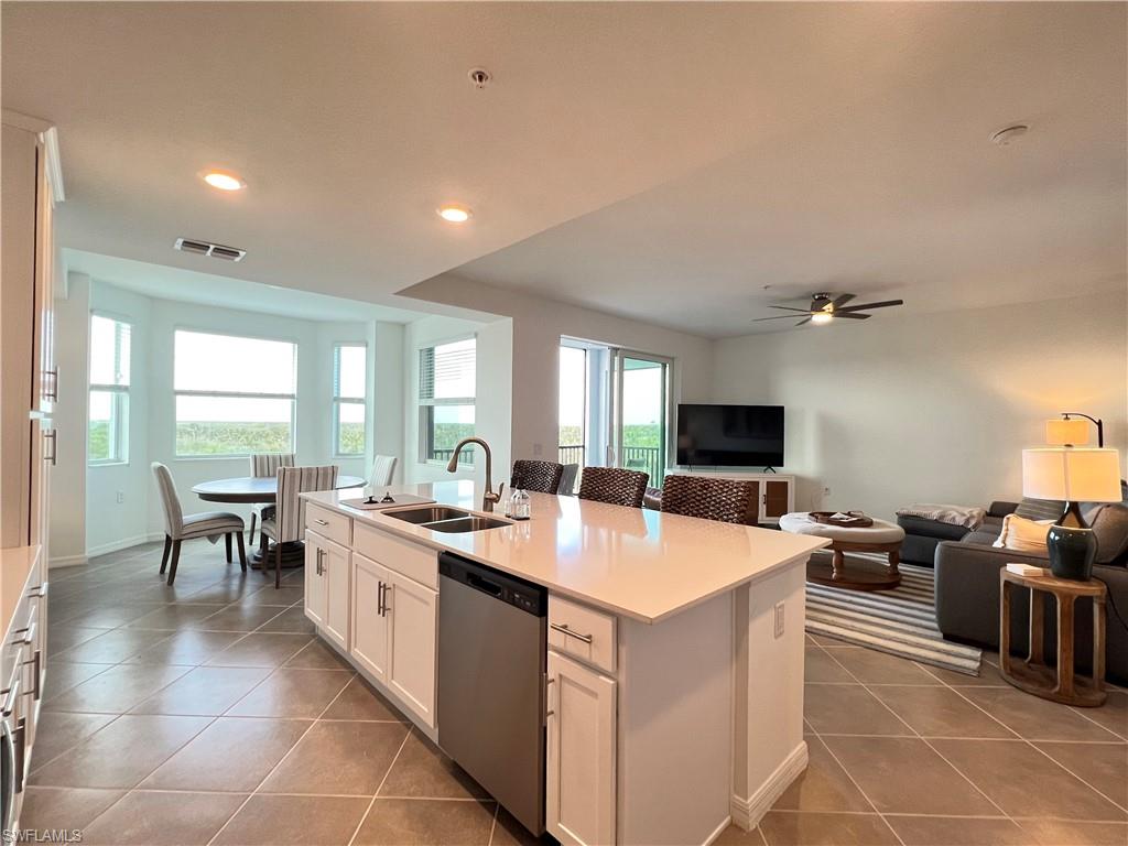 14121 Heritage Landing Blvd # 736 Property Photo 3