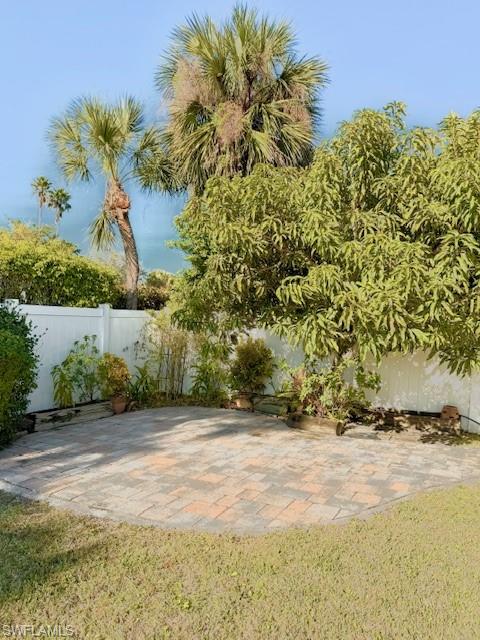 7886 Cameron Cir Property Photo 4