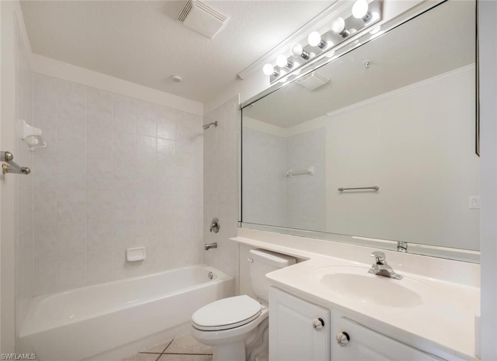 3964 Bishopwood Ct E # 106 Property Photo 16
