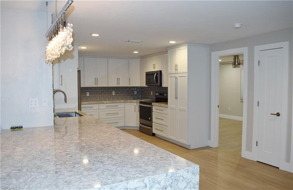 13756 River Forest Dr Property Photo 9
